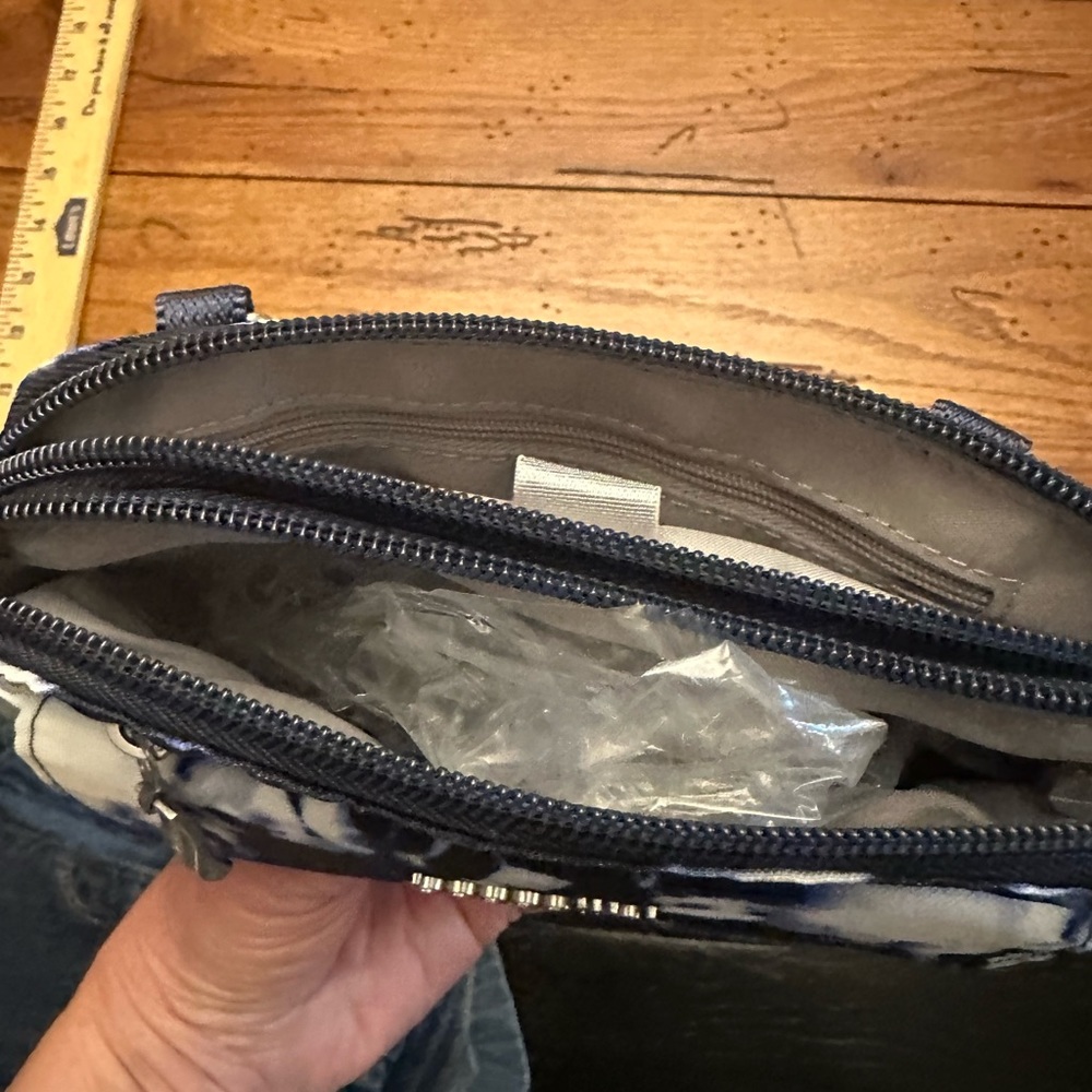 Baggallini small Crossbody Women’s purse